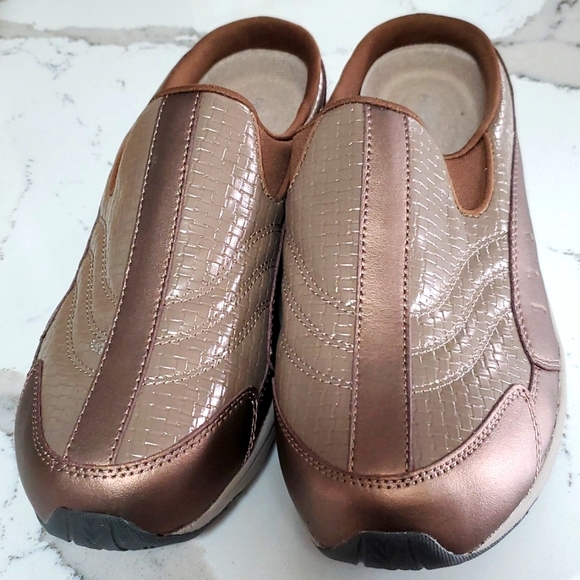 easy spirit clogs wide width